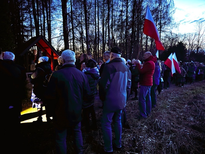 W modlitwie uczestniczyli nie tylko parafianie, ale także pielgrzymi i przedstawiciele Solidarności.