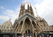 Papież o bazylice Świętej Rodziny w Barcelonie: ma służyć modlitwie