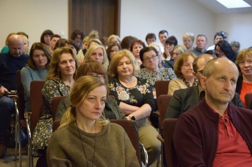 Doradcy życia rodzinnego wysłuchali prelekcji o genetycznych, moralnych, filozoficznych, teologicznych i prawnych aspekty zapłodnienia in vitro.