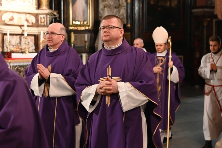  Droga Krzyżowa w intencji ofiar przemocy i wykorzystywania seksualnego