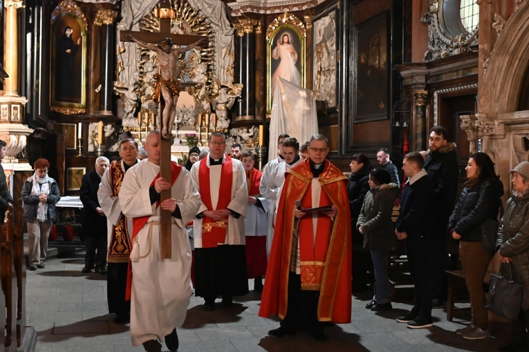  Droga Krzyżowa w intencji ofiar przemocy i wykorzystywania seksualnego