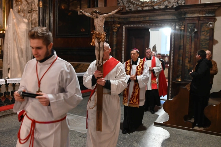  Droga Krzyżowa w intencji ofiar przemocy i wykorzystywania seksualnego