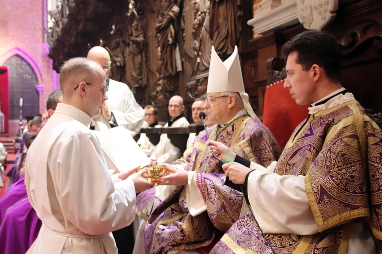 Przyjęcie posługi akolitatu w katedrze wrocławskiej 2024