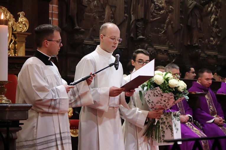 Przyjęcie posługi akolitatu w katedrze wrocławskiej 2024