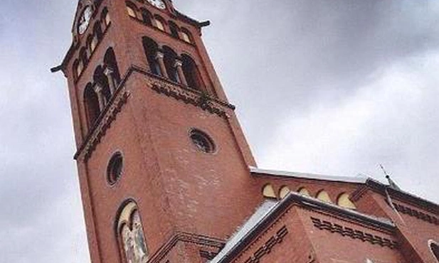 Parafia św. Jana i Pawła męczenników, z gwaru w ciszę