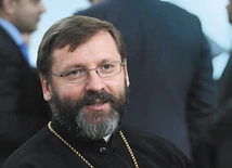 Abp Światosław Szewczuk arcybiskup większy kijowsko-halicki, zwierzchnik ukraińskiego Kościoła greckokatolickiego. Do seminarium wstąpił tuż przed odzyskaniem niepodległości Ukrainy. Wcześniej studiował medycynę. Gdy został biskupem w Buenos Aires, zaprzyjaźnił się z obecnym papieżem. Jest członkiem watykańskich  dykasterii ds. Jedności Chrześcijan i Kościołów Wschodnich. 