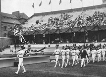 	Drużyna brytyjska podczas defilady inaugurującej igrzyska w Sztokholmie.