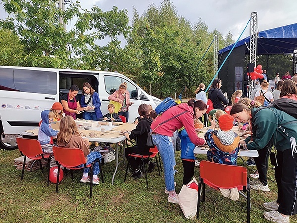 Bus MMUL świetnie sprawdza się w plenerowych warsztatach.