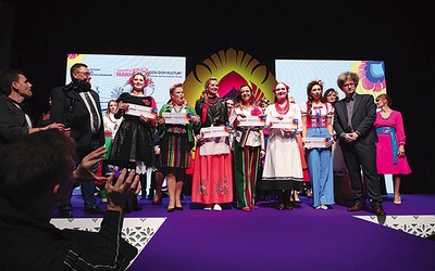 W pierwszym pokazie, który odbył się w Łowiczu, bilet do wielkiego finału otrzymało 6 pań.