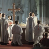 Najświętsza ofiara sprawowana w bazylice kolegiackiej Wniebowzięcia Najświętszej Maryi Panny w Krzeszowie.