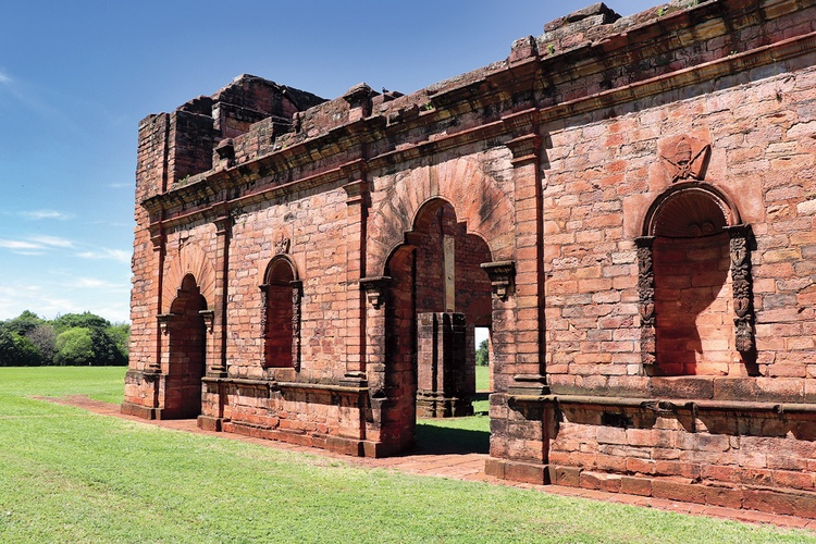 Zachowane do dzisiaj w Paragwaju ruiny jezuickich redukcji.