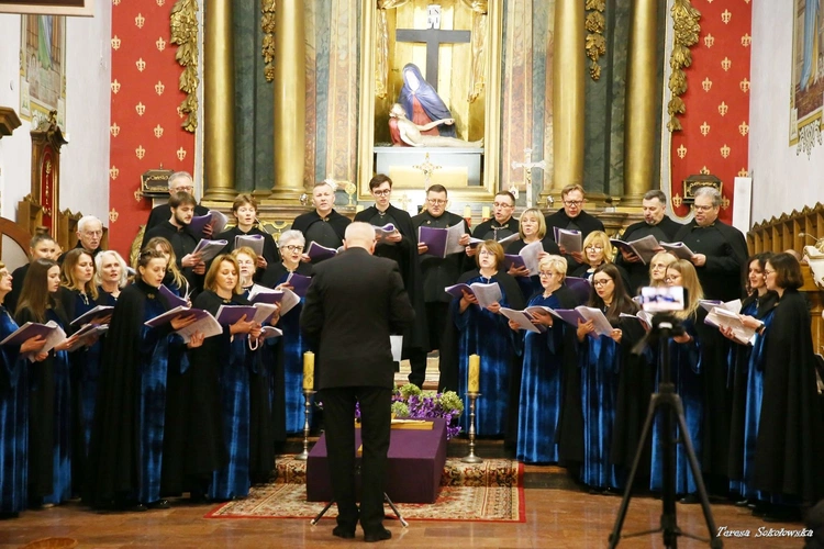 Ciechanów. Koncert pieśni pasyjnych