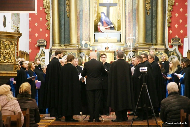 Ciechanów. Koncert pieśni pasyjnych