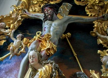Chrystus Ukrzyżowany (fragment ołtarza bocznego w kościele w Otmuchowie).