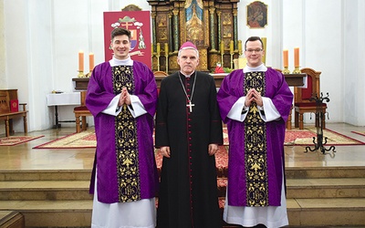 Nowo wyświęceni podjęli praktyki duszpasterskie w Ostrowcu Świętokrzyskim oraz w Janowie Lubelskim.