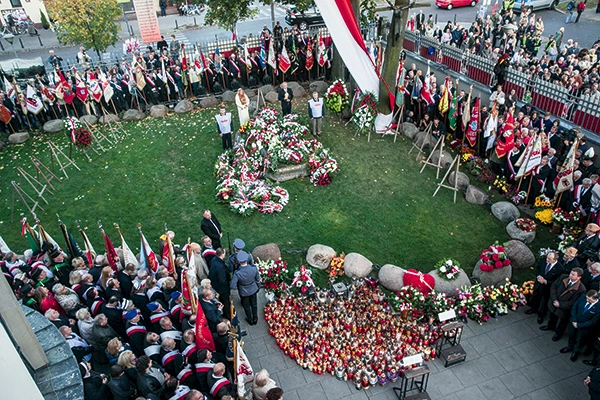 Codziennie przez 37 tygodni przy grobie kapelana Solidarności będzie odmawiana specjalna modlitwa.