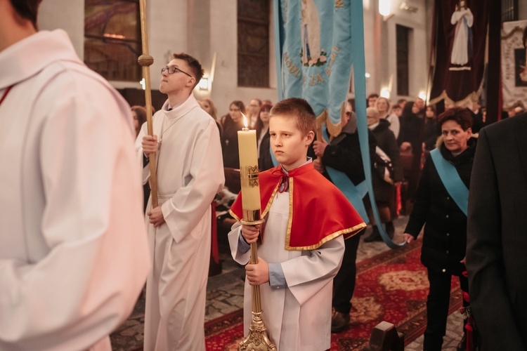 Bierzmowanie w parafii pw. Ducha Świętego i św. Katarzyny Aleksandryjskiej w Gdyni-Obłużu