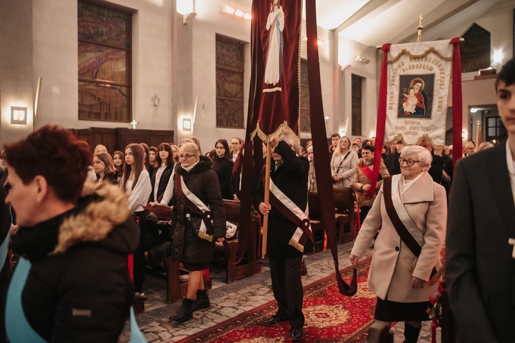 Bierzmowanie w parafii pw. Ducha Świętego i św. Katarzyny Aleksandryjskiej w Gdyni-Obłużu