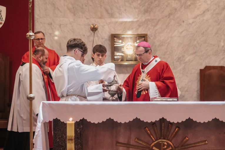 Bierzmowanie w parafii pw. Ducha Świętego i św. Katarzyny Aleksandryjskiej w Gdyni-Obłużu