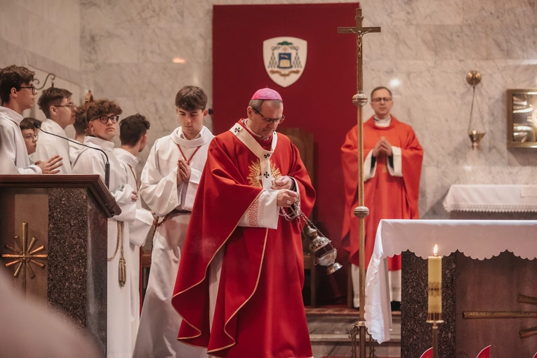 Bierzmowanie w parafii pw. Ducha Świętego i św. Katarzyny Aleksandryjskiej w Gdyni-Obłużu