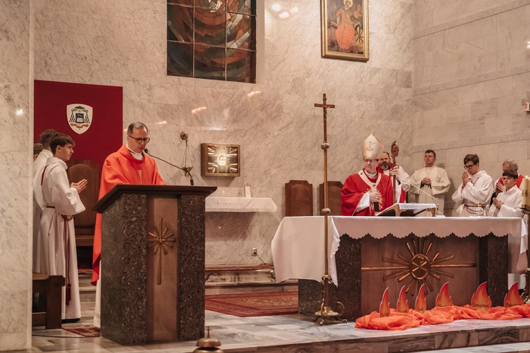 Bierzmowanie w parafii pw. Ducha Świętego i św. Katarzyny Aleksandryjskiej w Gdyni-Obłużu