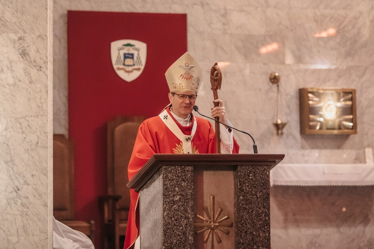 Bierzmowanie w parafii pw. Ducha Świętego i św. Katarzyny Aleksandryjskiej w Gdyni-Obłużu