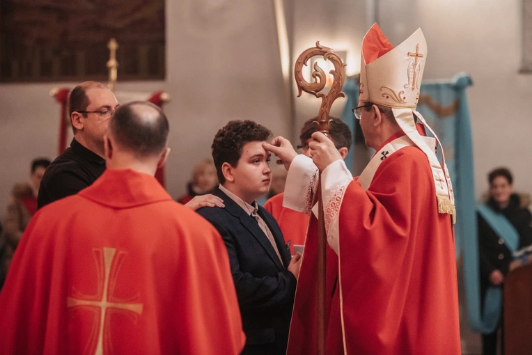 Bierzmowanie w parafii pw. Ducha Świętego i św. Katarzyny Aleksandryjskiej w Gdyni-Obłużu