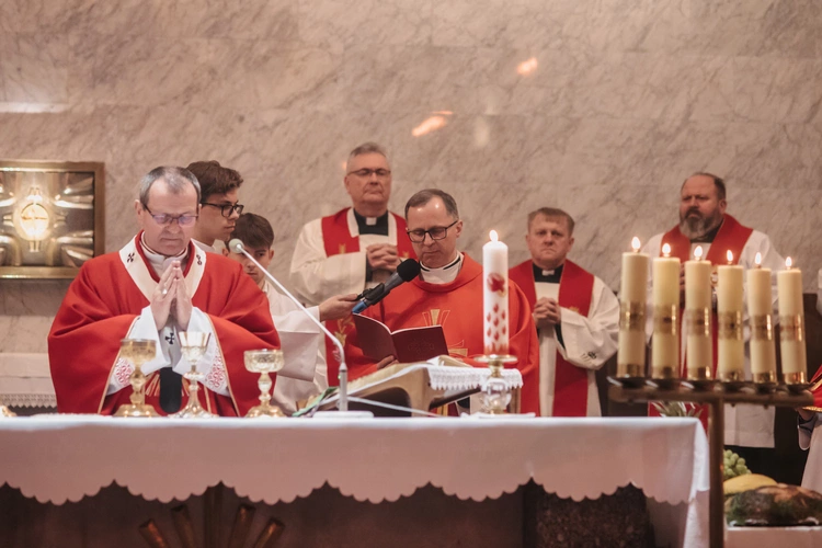 Bierzmowanie w parafii pw. Ducha Świętego i św. Katarzyny Aleksandryjskiej w Gdyni-Obłużu