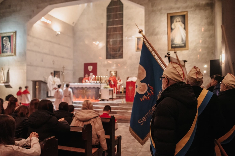 Bierzmowanie w parafii pw. Ducha Świętego i św. Katarzyny Aleksandryjskiej w Gdyni-Obłużu