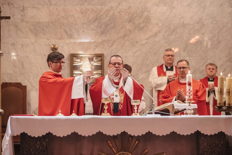 Bierzmowanie w parafii pw. Ducha Świętego i św. Katarzyny Aleksandryjskiej w Gdyni-Obłużu