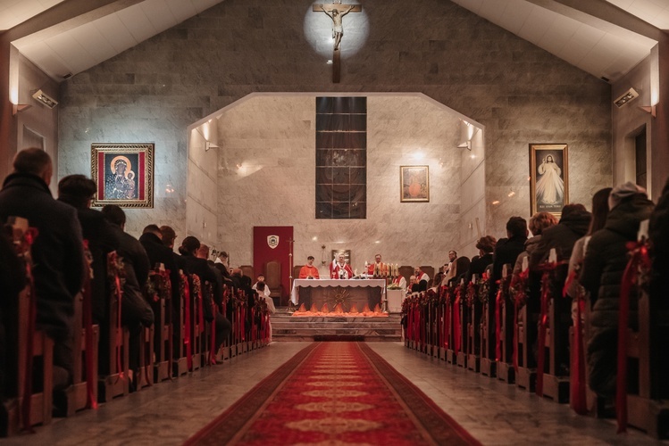 Bierzmowanie w parafii pw. Ducha Świętego i św. Katarzyny Aleksandryjskiej w Gdyni-Obłużu