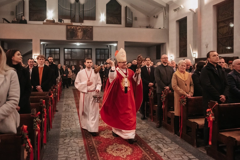 Bierzmowanie w parafii pw. Ducha Świętego i św. Katarzyny Aleksandryjskiej w Gdyni-Obłużu