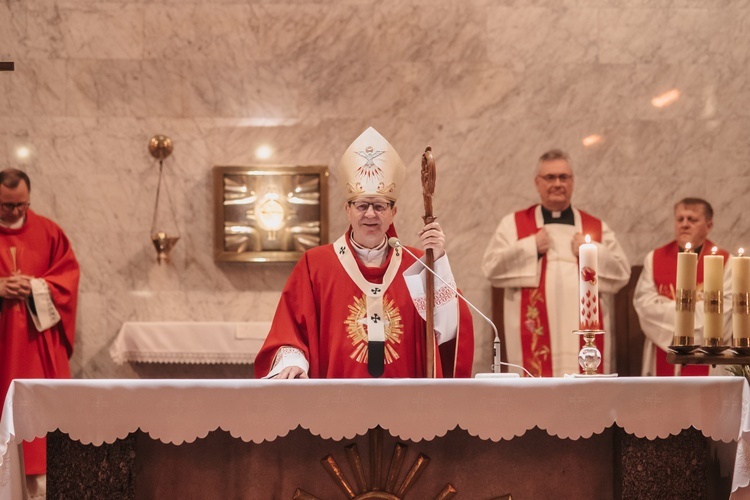 Bierzmowanie w parafii pw. Ducha Świętego i św. Katarzyny Aleksandryjskiej w Gdyni-Obłużu