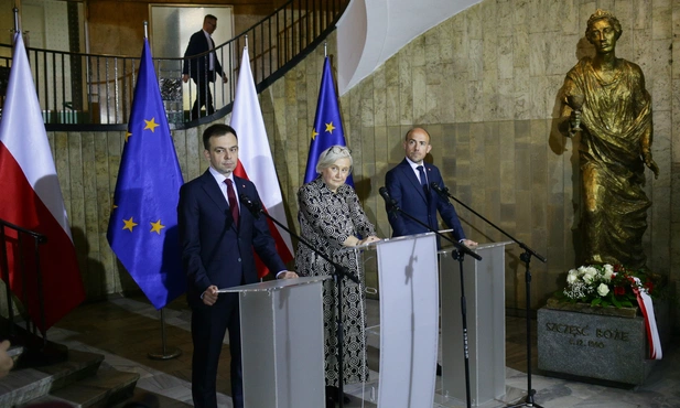 Minister przemysłu: transformacja energetyczna przebiegnie od węgla do atomu 