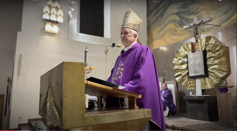 Homilię w kościele stacyjnym wygłosił bp Marek Szkudło.