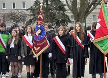 W uroczystości wzięli udział także uczniowie stalowowolskich szkół.