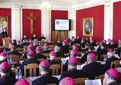 Obecnie w Polsce jest 147 biskupów. 51 z nich to seniorzy.