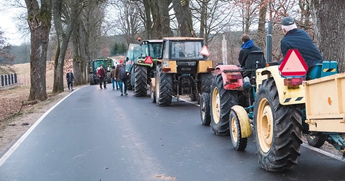 Protest pod rezydencją posła.