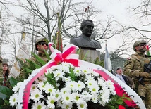 Biało-czerwony pochód dotarł do Parku im. Jordana, gdzie odbyła się druga część uroczystości.