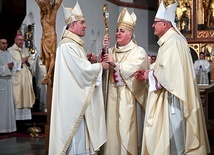 Symboliczne przekazanie pastorału – 4 marca 2023 roku w koszalińskiej katedrze.