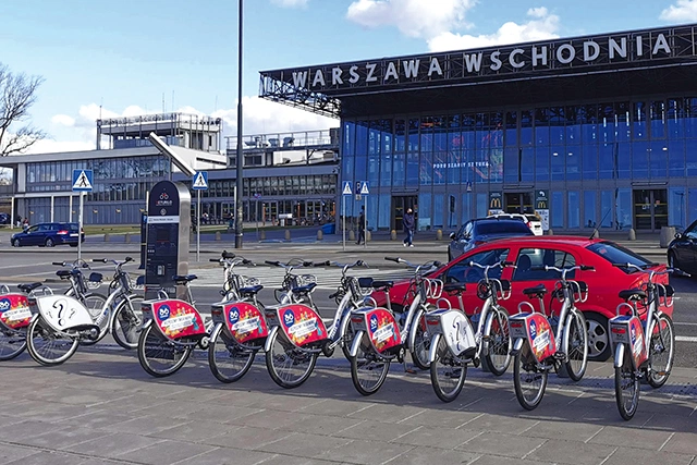 	Za pozostawienie jednośladu poza stacją system nalicza  opłatę 15 zł.