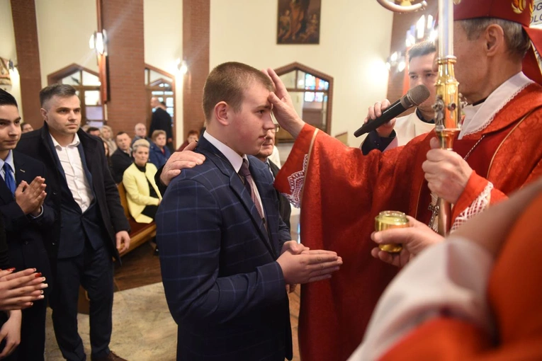 Bierzmowanie w par. Miłosierdzia Bożego w Brzesku