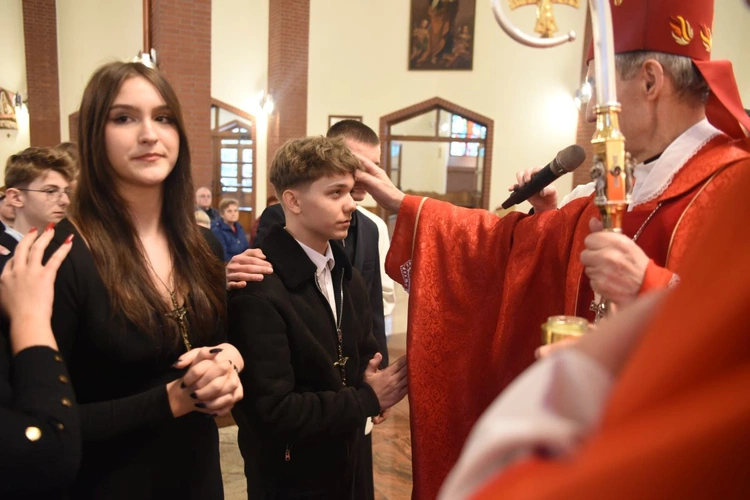 Bierzmowanie w par. Miłosierdzia Bożego w Brzesku