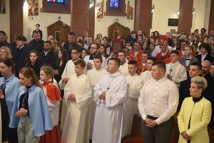 Bierzmowanie w par. Miłosierdzia Bożego w Brzesku