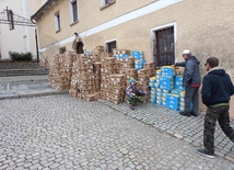 Mieroszów. Przy kościele stanęła społeczna lodówka