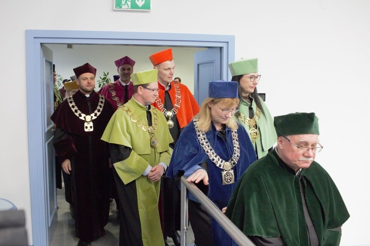 30-lecie Uniwersytetu Opolskiego. Doktorat honoris causa dla prof. F.A. Marka