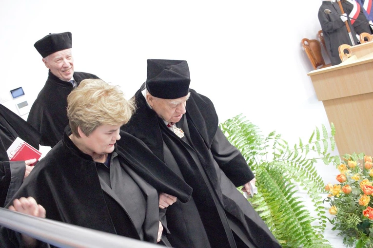 30-lecie Uniwersytetu Opolskiego. Doktorat honoris causa dla prof. F.A. Marka