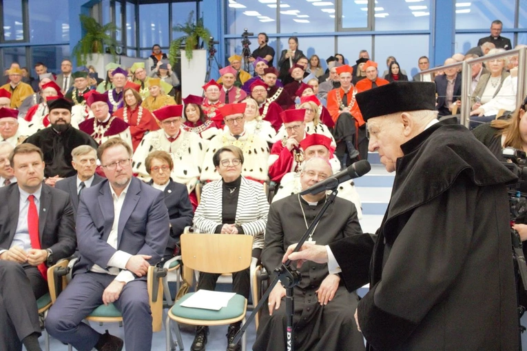 30-lecie Uniwersytetu Opolskiego. Doktorat honoris causa dla prof. F.A. Marka
