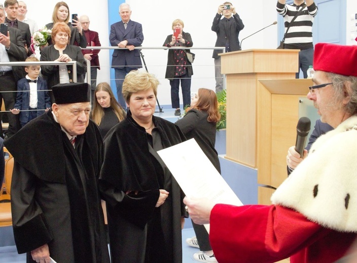 30-lecie Uniwersytetu Opolskiego. Doktorat honoris causa dla prof. F.A. Marka