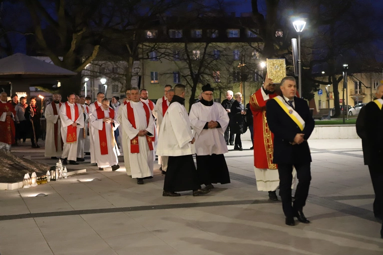 Relikwie błogosławionej rodziny Ulmów w Rawie Mazowieckiej